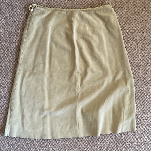 Vintage Banana Republic suede skirt - Picture 3 of 8